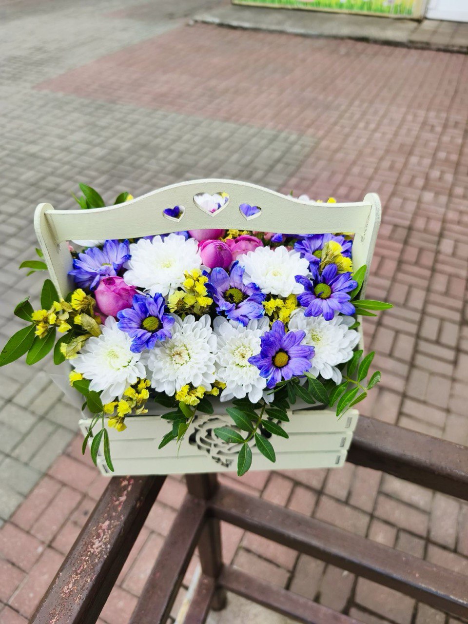Прямоугольный ящик с цветами №2