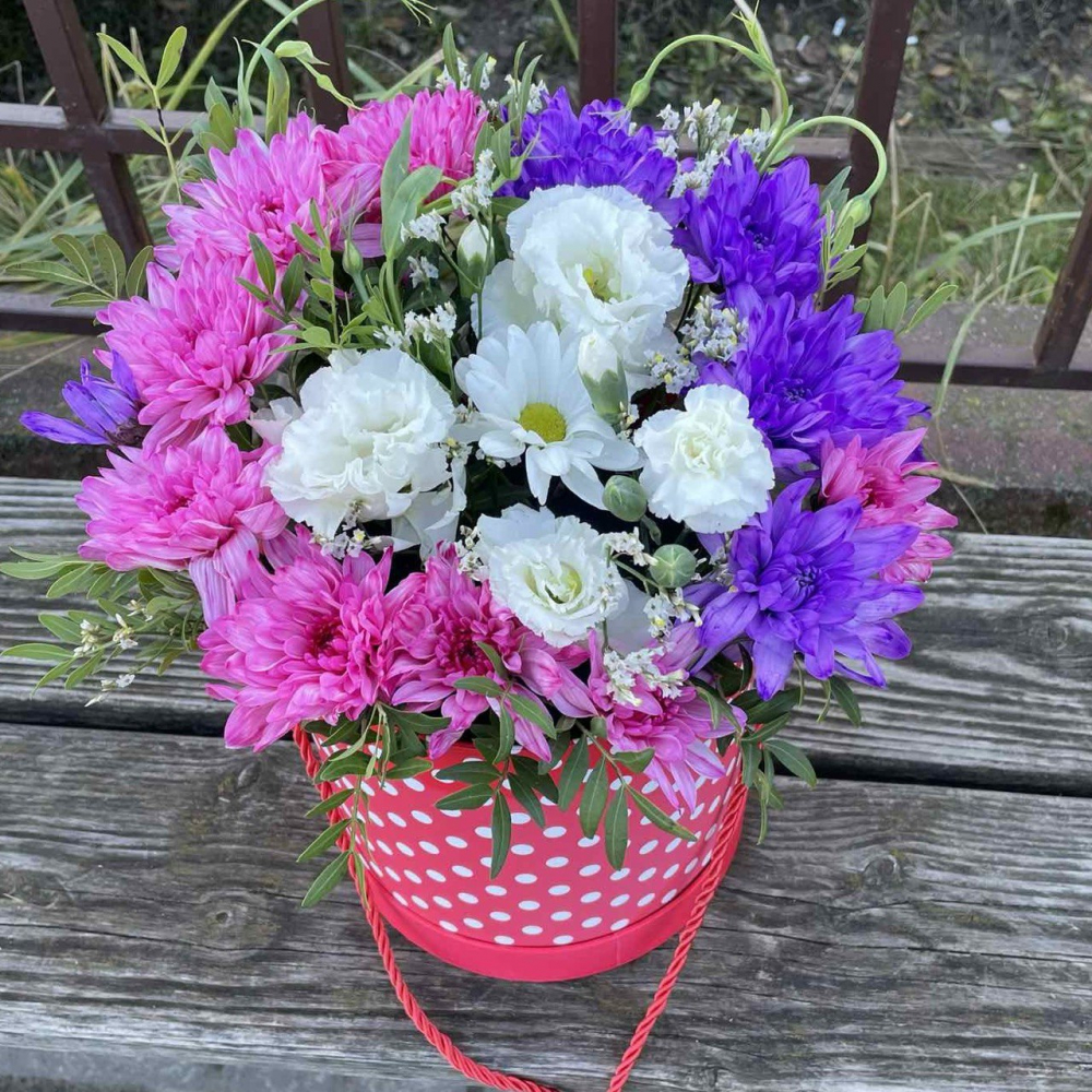 Круг хризантем в коробке