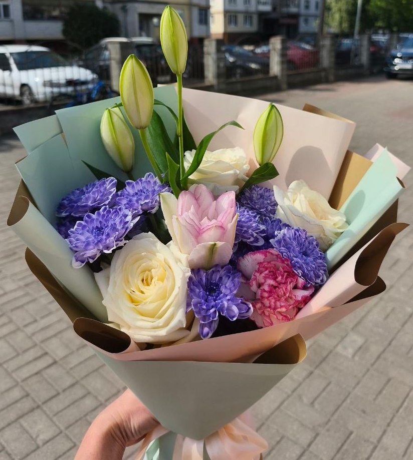 Лилия Лотос